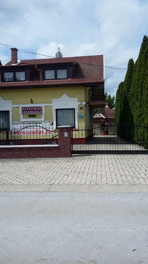 Отель Napfuerdo Vendeghaz Мезёкёвешд Экстерьер фото