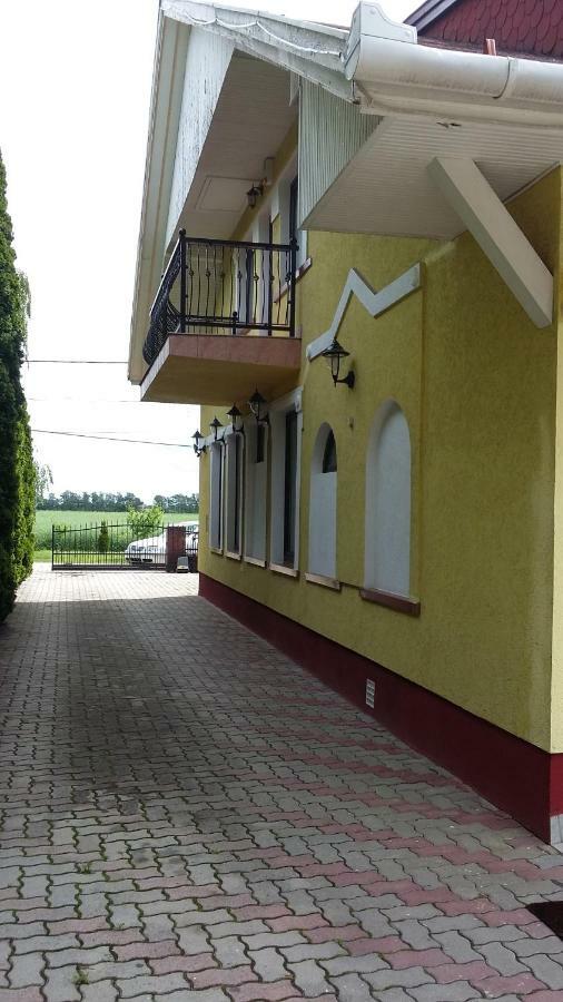 Отель Napfuerdo Vendeghaz Мезёкёвешд Экстерьер фото